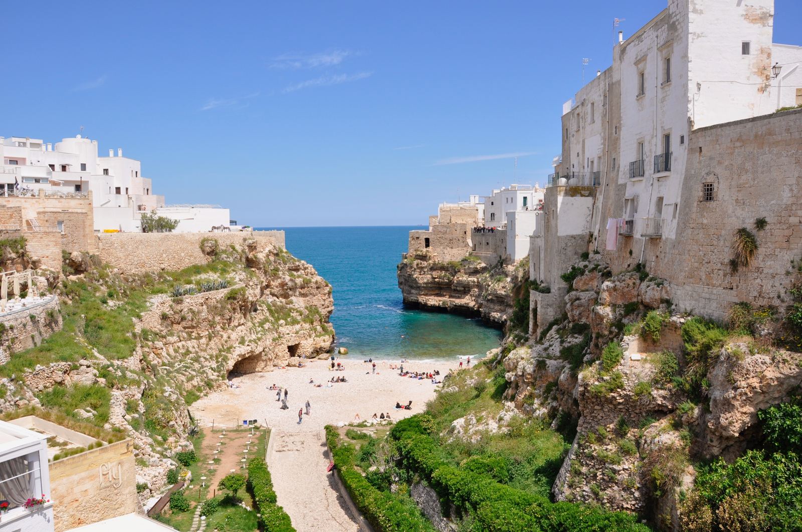Polignano a Mare, la baia tra le scogliere