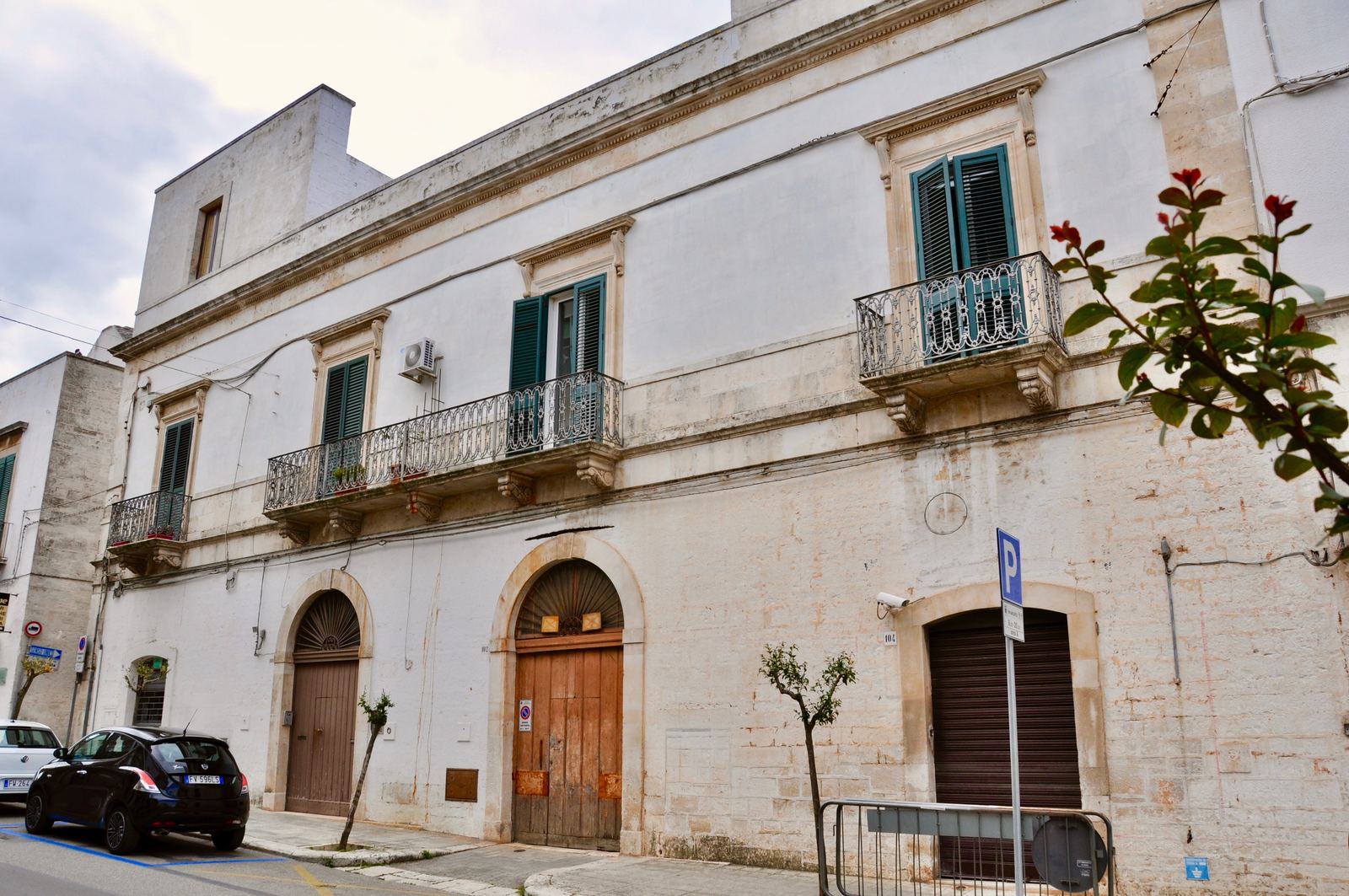Facciata di Palazzo Turi, edificio signorile dell'Ottocento